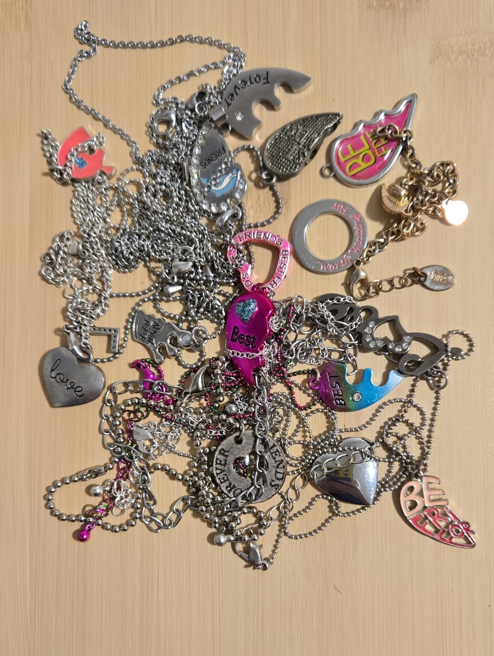 "Best Friends" pendants with chains